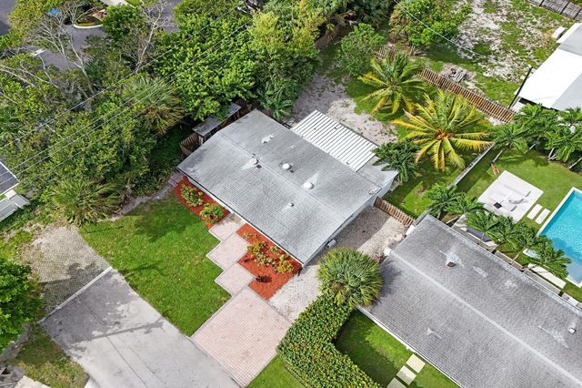 1205 S Lake Drive, Lantana, FL 33462