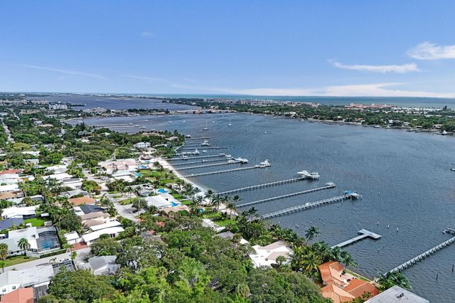 1205 S Lake Drive, Lantana, FL 33462