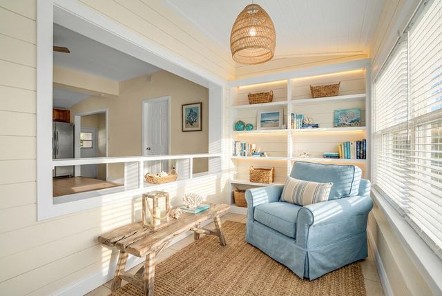 1205 S Lake Drive, Lantana, FL 33462