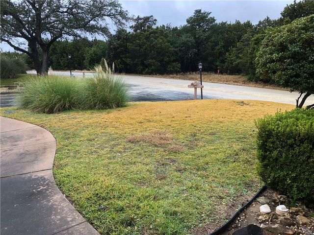 1 Oaks PL, Lago Vista, TX 78645