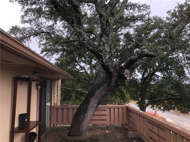 1 Oaks PL, Lago Vista, TX 78645