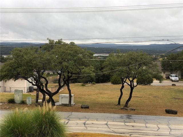 1 Oaks PL, Lago Vista, TX 78645