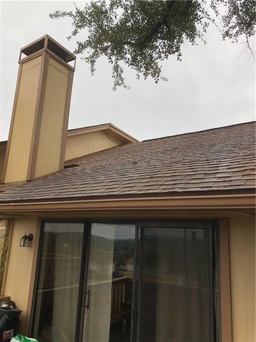 1 Oaks PL, Lago Vista, TX 78645