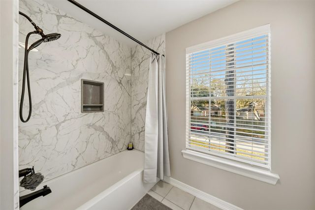 4623 Brook Shadow Drive, Kingwood, TX 77345