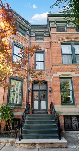 119 W Delaware Place, Chicago, IL 60610