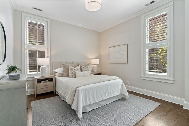 119 W Delaware Place, Chicago, IL 60610