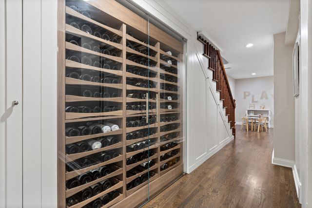 119 W Delaware Place, Chicago, IL 60610