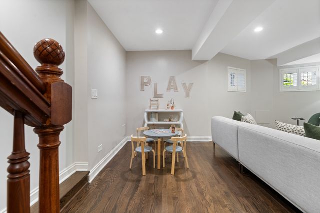 119 W Delaware Place, Chicago, IL 60610