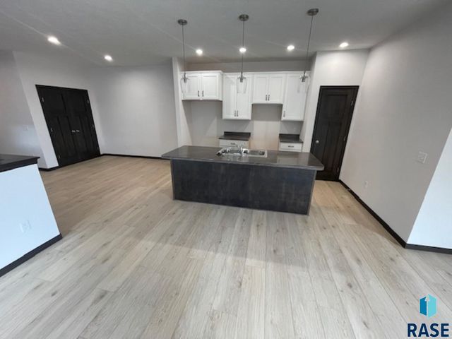 9657 W Tunis Dr Drive, Sioux Falls, SD 57106