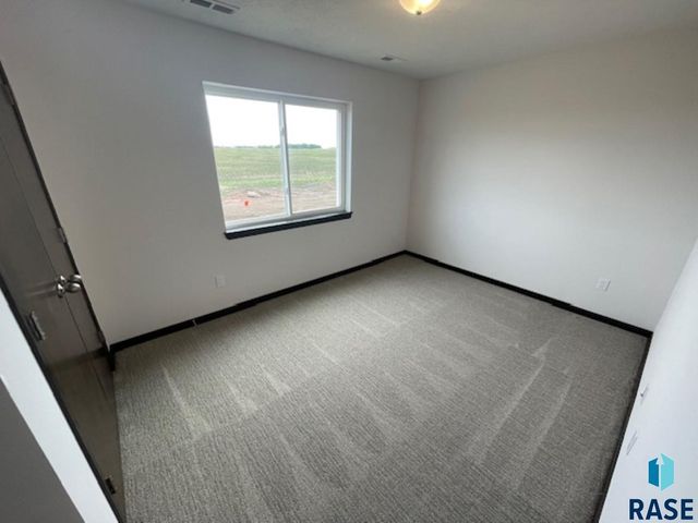 9657 W Tunis Dr Drive, Sioux Falls, SD 57106