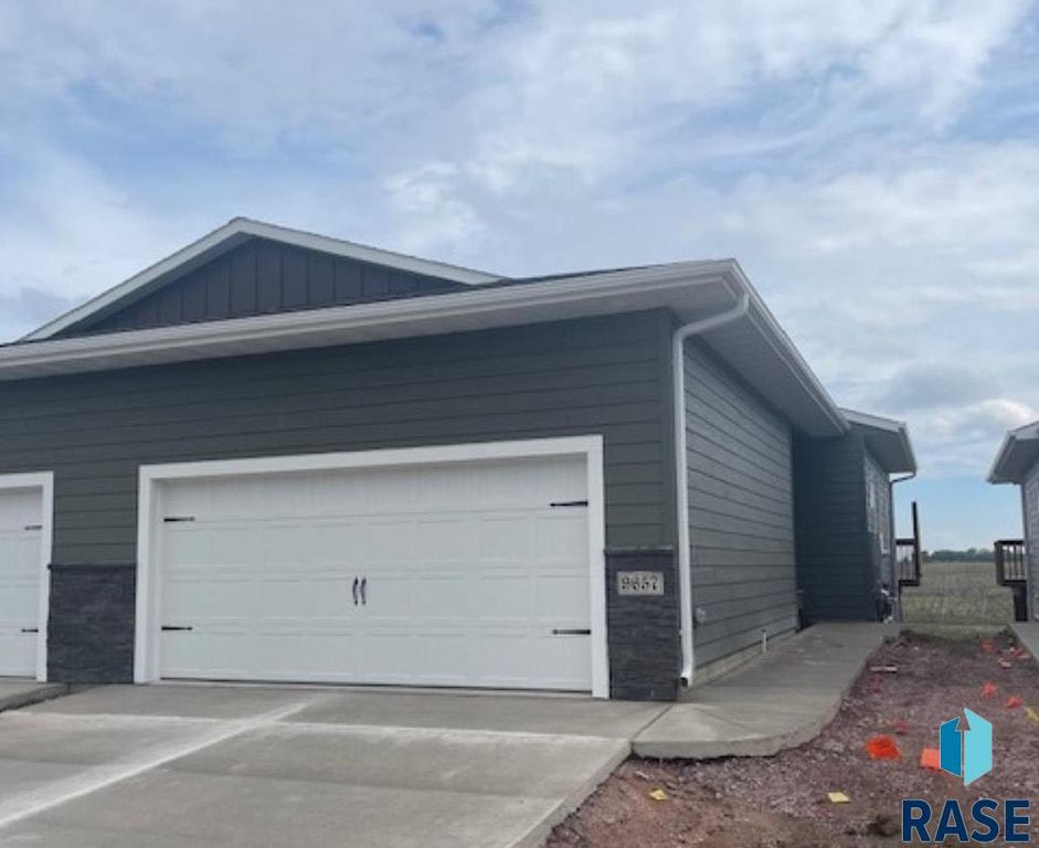 9657 W Tunis Dr Drive, Sioux Falls, SD 57106