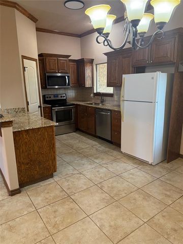 10924 SW 30th Terrace, Yukon, OK 73099