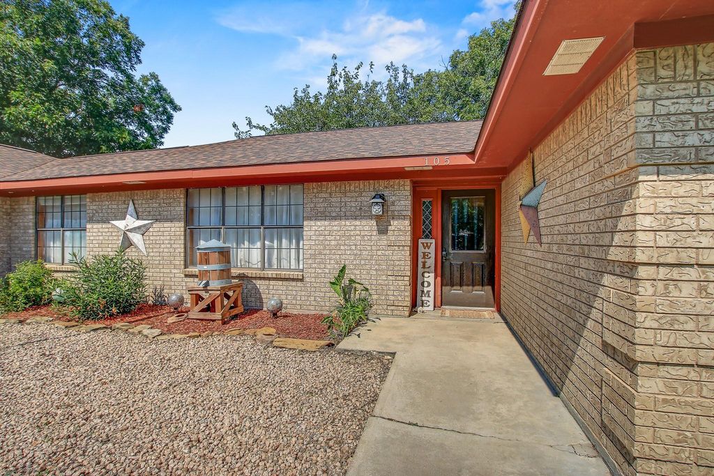 105 Frederick LN, Thorndale, TX 76577