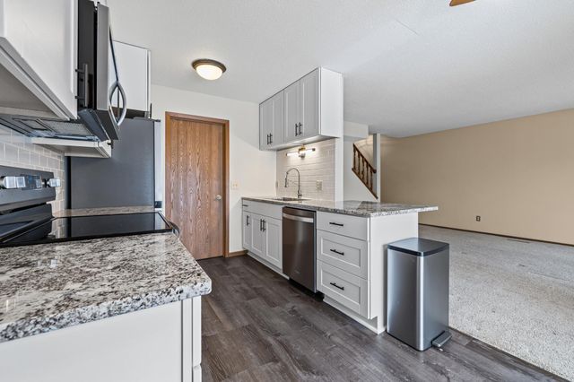 9439 176th Street W, Lakeville, MN 55044