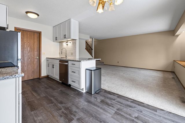 9439 176th Street W, Lakeville, MN 55044