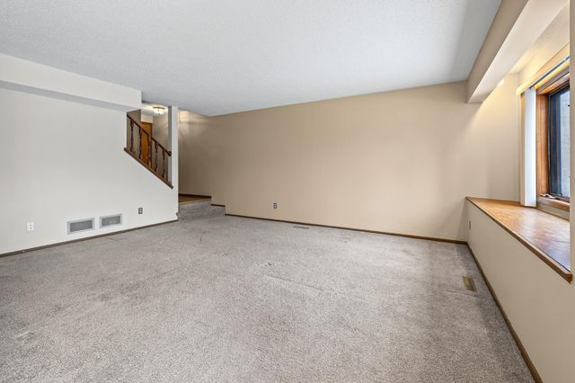 9439 176th Street W, Lakeville, MN 55044