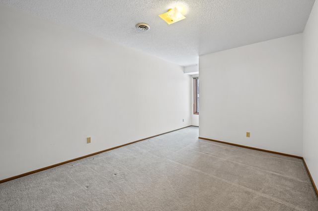 9439 176th Street W, Lakeville, MN 55044