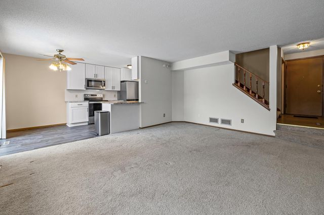 9439 176th Street W, Lakeville, MN 55044