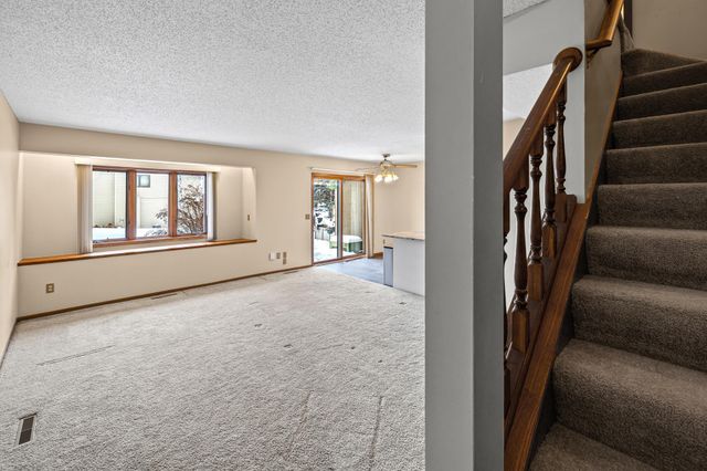 9439 176th Street W, Lakeville, MN 55044