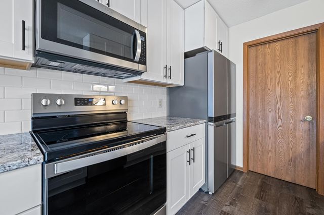 9439 176th Street W, Lakeville, MN 55044