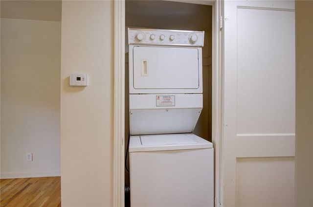 1207 W 45th Street 2W, Kansas City, MO 64111