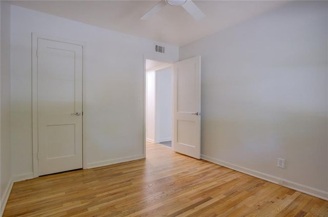 1207 W 45th Street 2W, Kansas City, MO 64111