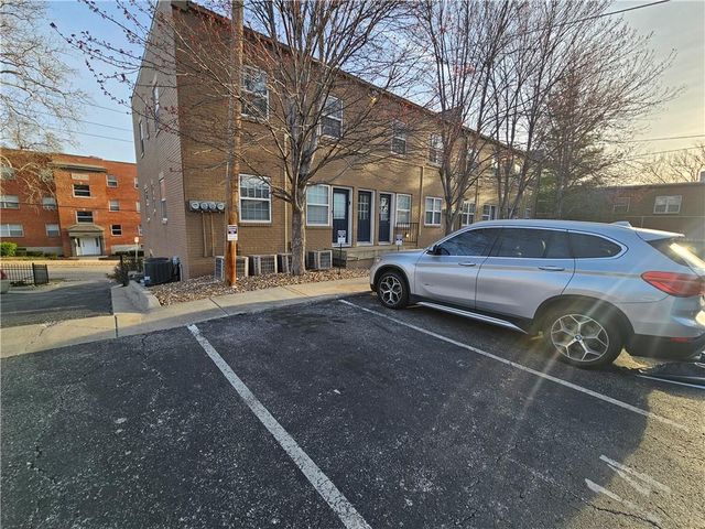 1207 W 45th Street 2W, Kansas City, MO 64111