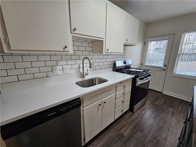 1207 W 45th Street 2W, Kansas City, MO 64111