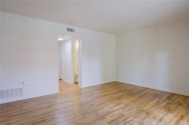 1207 W 45th Street 2W, Kansas City, MO 64111