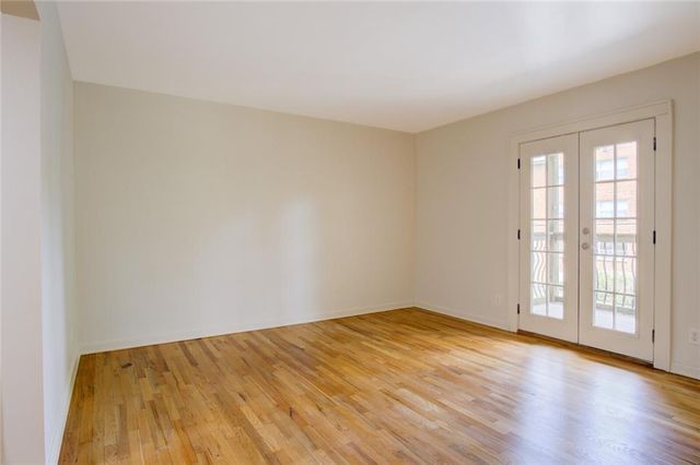 1207 W 45th Street 2W, Kansas City, MO 64111