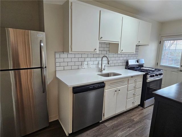 1207 W 45th Street 2W, Kansas City, MO 64111