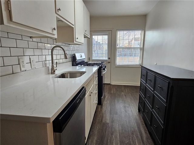 1207 W 45th Street 2W, Kansas City, MO 64111