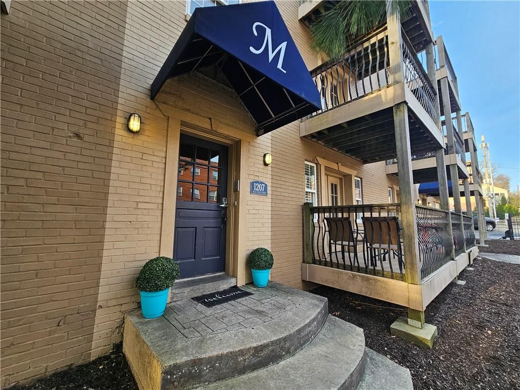 1207 W 45th Street 2W, Kansas City, MO 64111