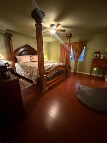 558 Cedarwood Ct, Los Banos, CA 93635