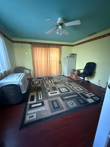 558 Cedarwood Ct, Los Banos, CA 93635