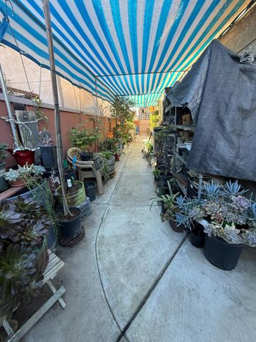 558 Cedarwood Ct, Los Banos, CA 93635