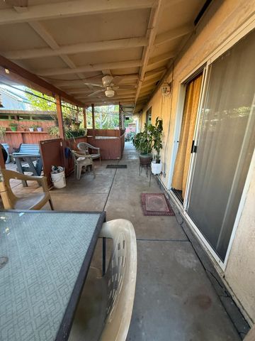 558 Cedarwood Ct, Los Banos, CA 93635