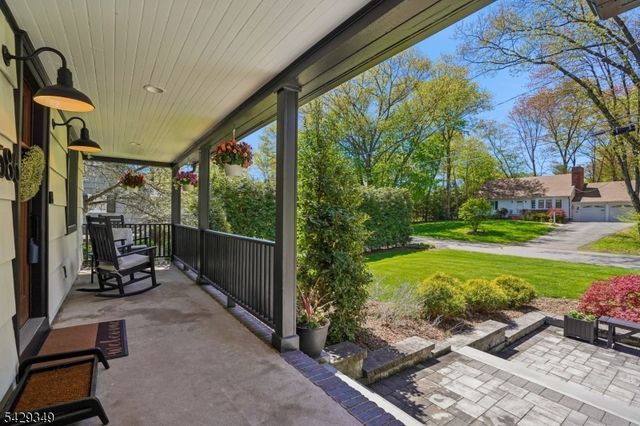 586 Sparrowbush Rd, Wyckoff Twp., NJ 07481
