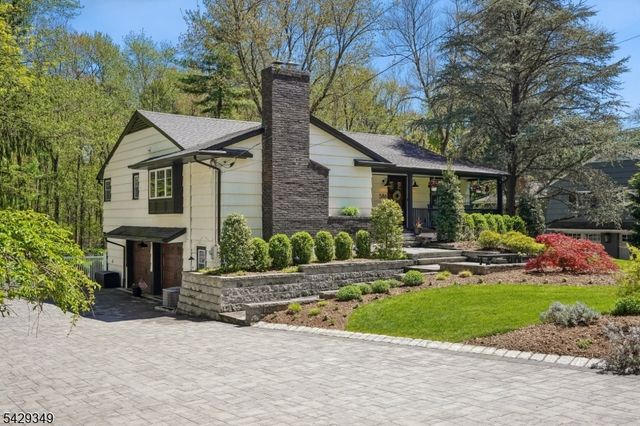 586 Sparrowbush Rd, Wyckoff Twp., NJ 07481