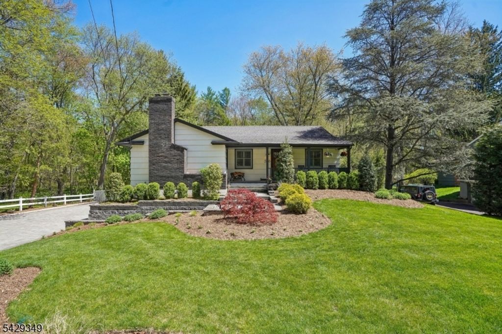 586 Sparrowbush Rd, Wyckoff Twp., NJ 07481