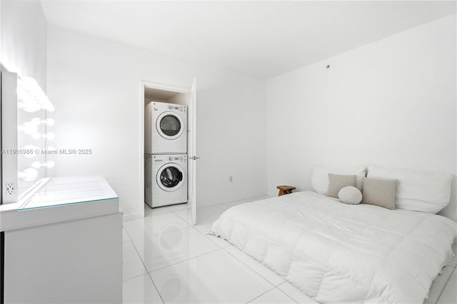 1010 Brickell Ave 3006, Miami, FL 33131