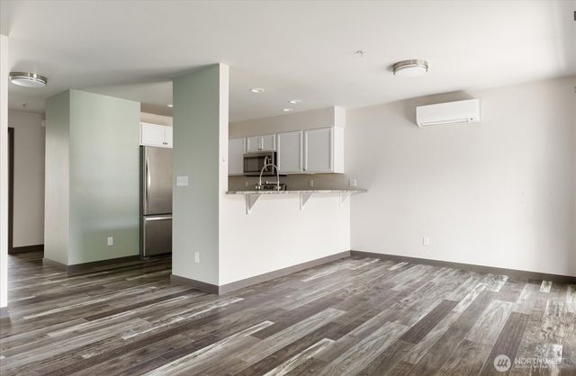 1651 SW Mulberry Place #E204, Oak Harbor, WA 98277