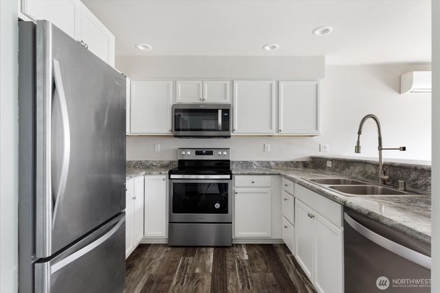 1651 SW Mulberry Place #E204, Oak Harbor, WA 98277