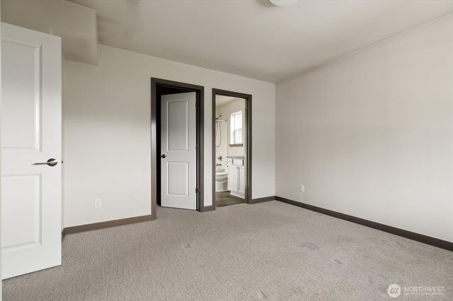 1651 SW Mulberry Place #E204, Oak Harbor, WA 98277
