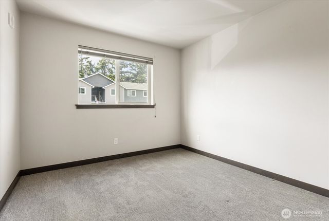 1651 SW Mulberry Place #E204, Oak Harbor, WA 98277