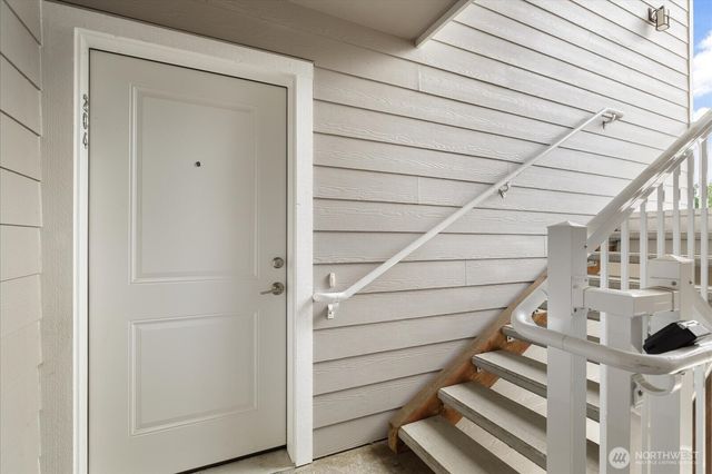 1651 SW Mulberry Place #E204, Oak Harbor, WA 98277