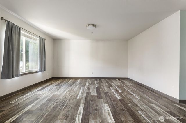 1651 SW Mulberry Place #E204, Oak Harbor, WA 98277