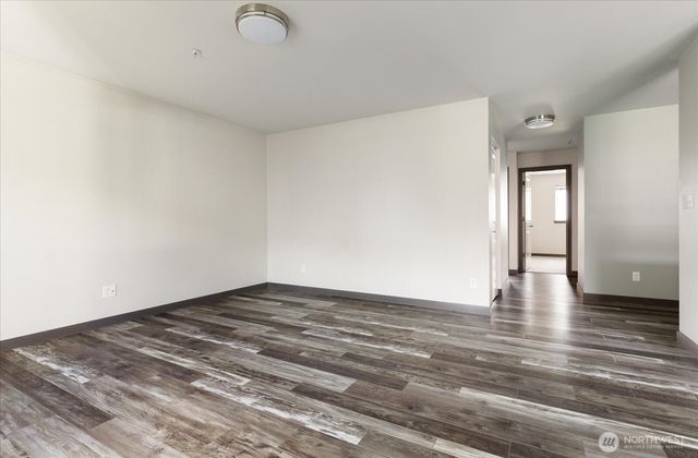 1651 SW Mulberry Place #E204, Oak Harbor, WA 98277