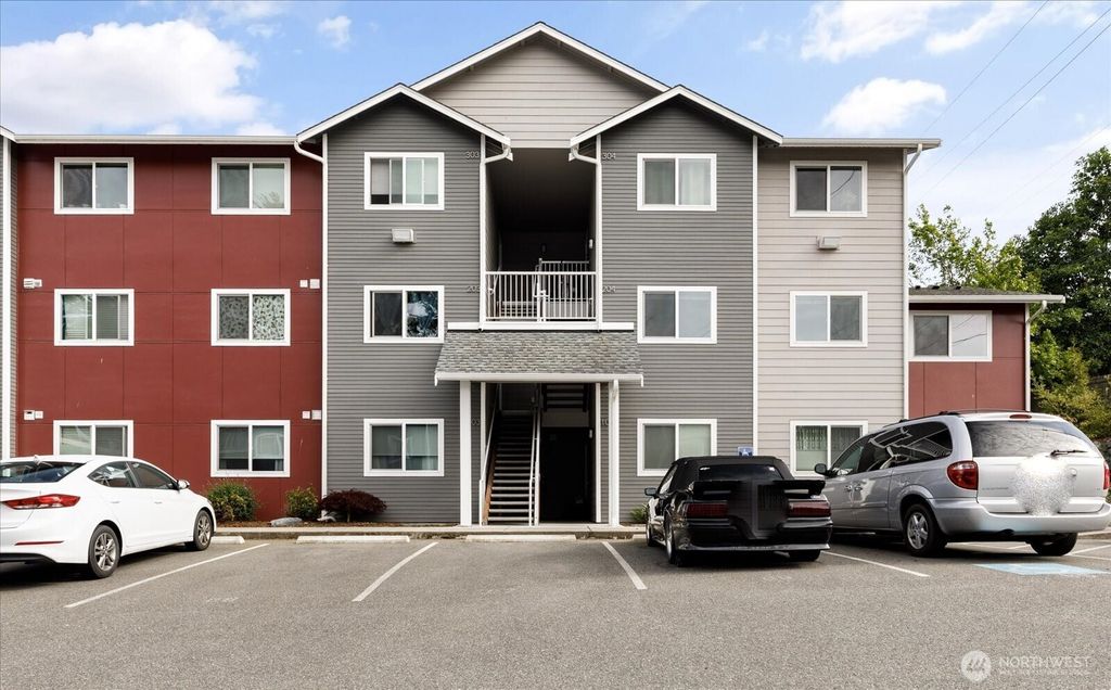 1651 SW Mulberry Place #E204, Oak Harbor, WA 98277