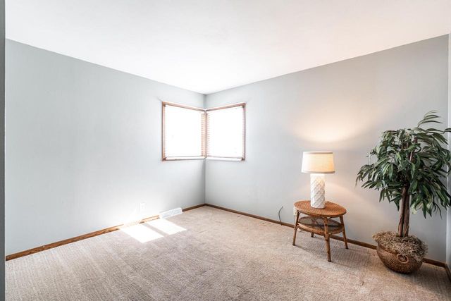 2143 MacArthur ROAD, Waukesha, WI 53188